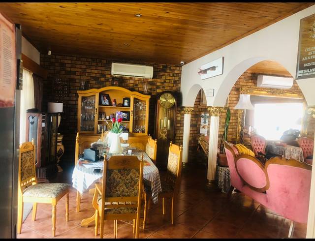 5 BEDROOM HOUSE FOR SALE IN PROTEA PARK